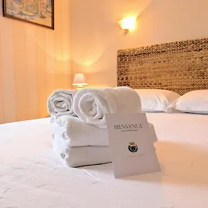 ** Hotel Aux Armes D France